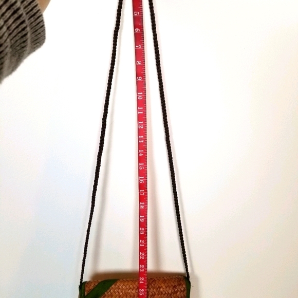 Small straw messenger bag green trim brown bead closure boho festival  9x4.5 - Picture 6 of 9